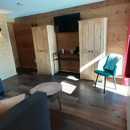 Alpen 山林小屋