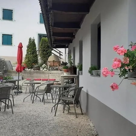 Alpen بيت خشبي *