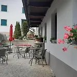 Alpen Lodge *